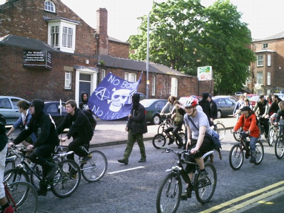 cyclists on hannover way