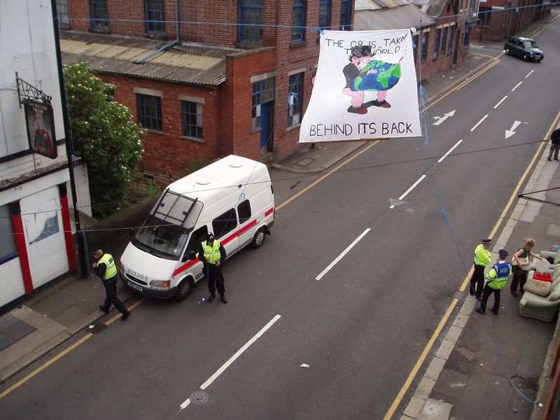 Banner drop at convergence centre